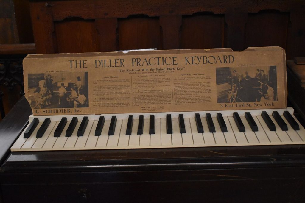 Adult Music Training Sharpens Working Memory Hands playing piano